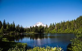 Mount Hood Village Premium Yurt 4